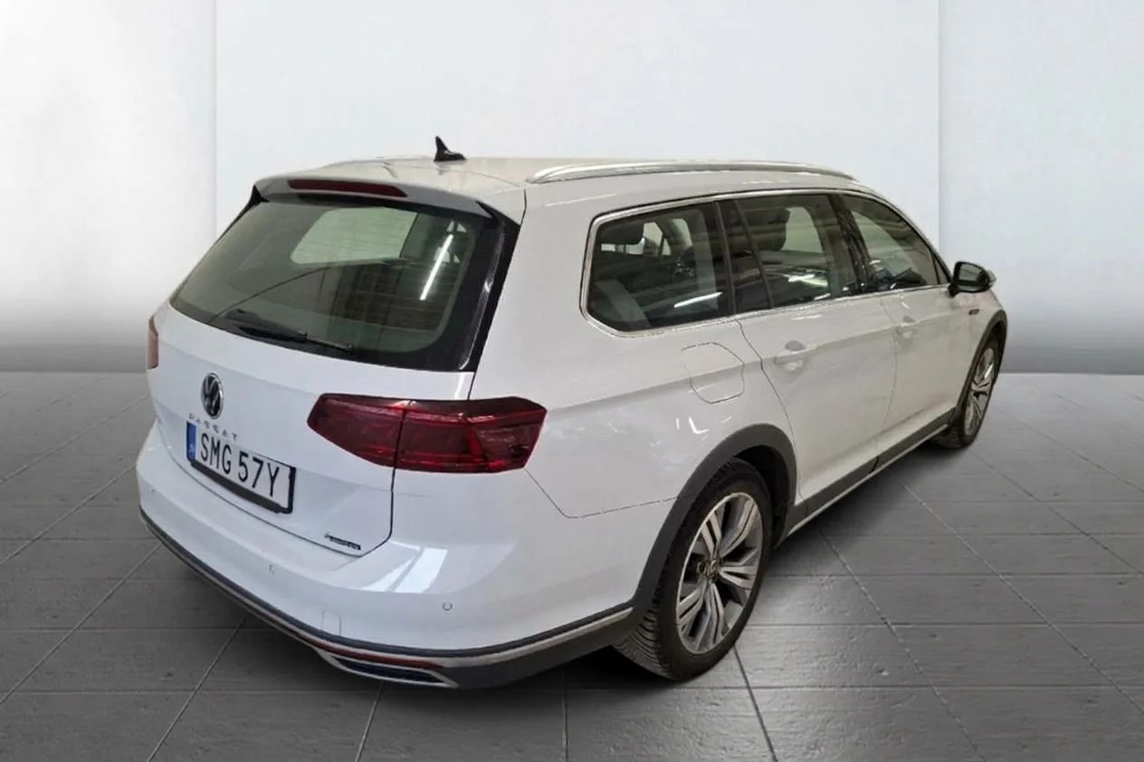 Volkswagen Passat Alltrack 2.0 TDI 200hk 4M Drag Värmare ACC Matrix MOMS – bild 5 av 14