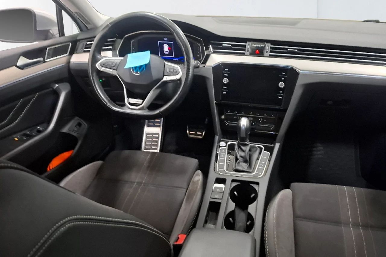 Volkswagen Passat Alltrack 2.0 TDI 200hk 4M Drag Värmare ACC Matrix MOMS – bild 9 av 14