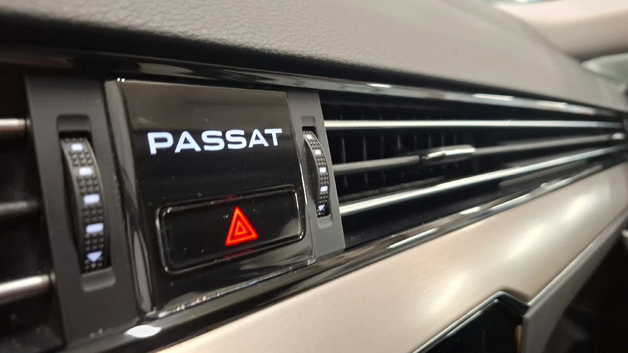 Volkswagen Passat Alltrack 2.0 TDI 200hk 4M Drag Värmare ACC Matrix MOMS – bild 11 av 14