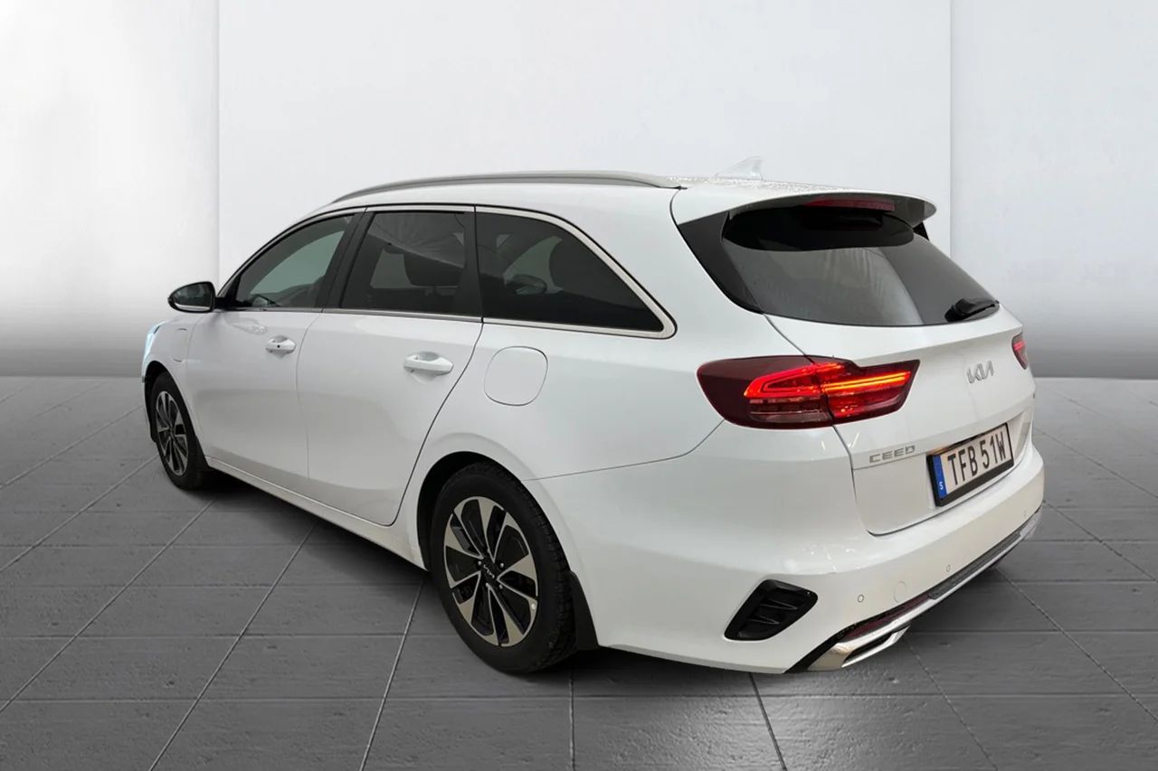 Kia Ceed SW Plug-in Hybrid Advance ACC Navi Kamera Rattvärme MOMS 141hk – bild 6 av 10