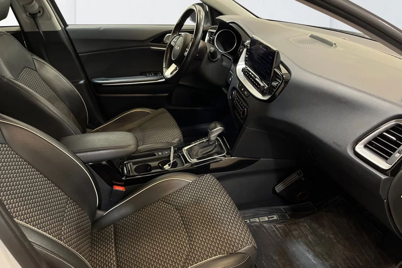 Kia Ceed SW Plug-in Hybrid Advance ACC Navi Kamera Rattvärme MOMS 141hk – bild 7 av 10