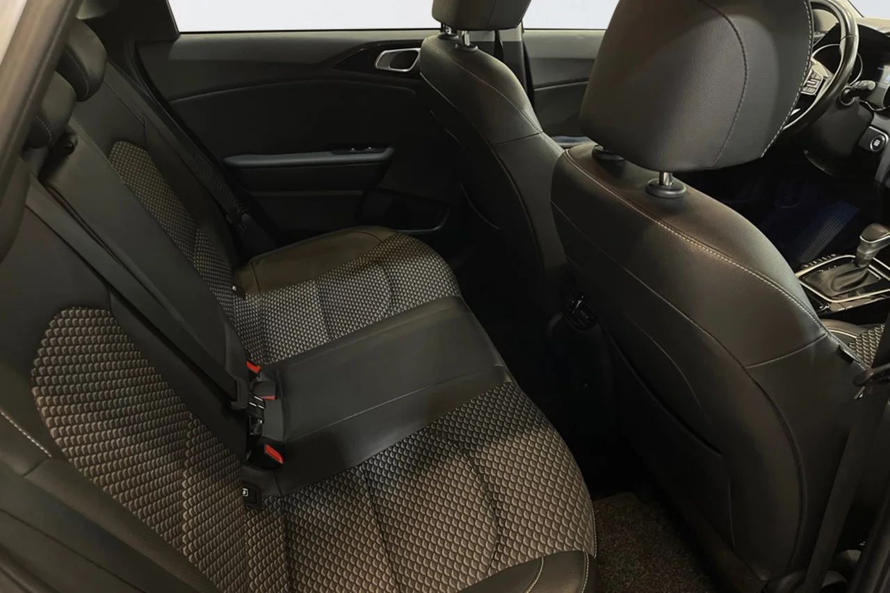 Kia Ceed SW Plug-in Hybrid Advance ACC Navi Kamera Rattvärme MOMS 141hk – bild 8 av 10
