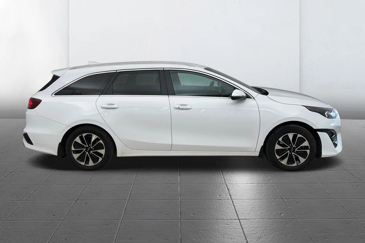 Kia Ceed SW Plug-in Hybrid Advance ACC Navi Kamera Rattvärme MOMS 141hk – bild 4 av 10