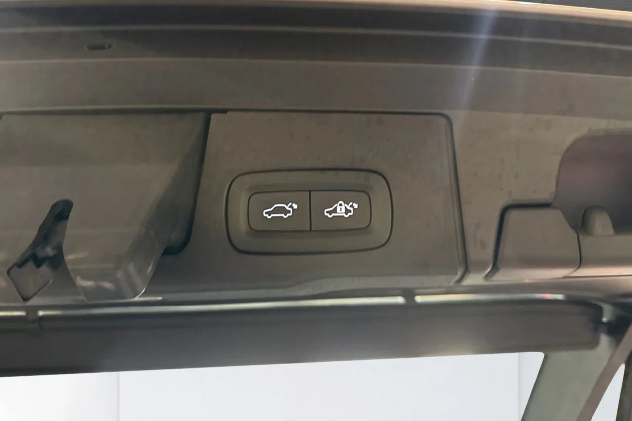 Volvo XC60 Recharge T6 AWD Core Edition 350hk BLIS Google MOMS – bild 13 av 14