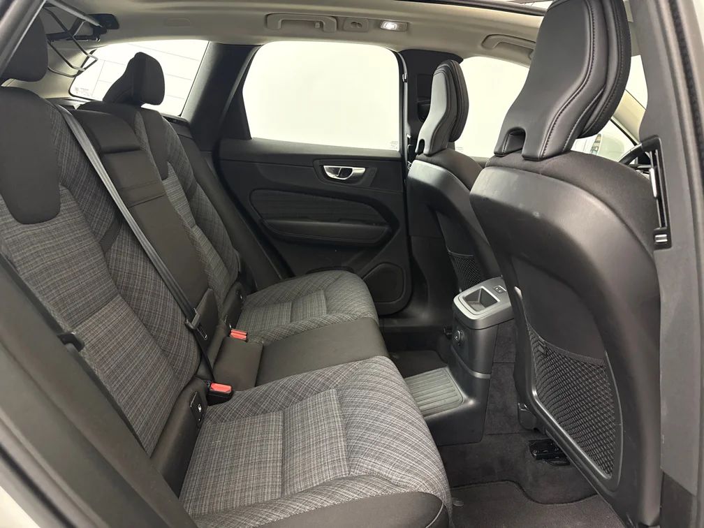 Volvo XC60 Recharge T6 AWD Core Edition 350hk BLIS Google MOMS – bild 9 av 14