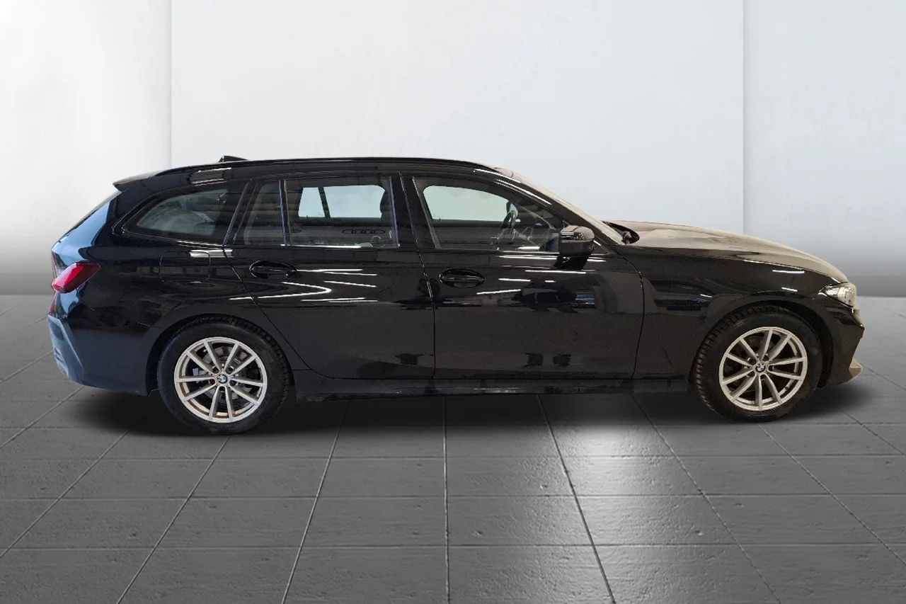 BMW 320d xDrive Touring 190hk Drag Värmare Rattvärme Navi MOMS – bild 4 av 9