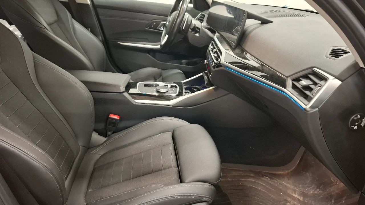 BMW 320d xDrive Touring 190hk Drag Värmare Rattvärme Navi MOMS – bild 5 av 9