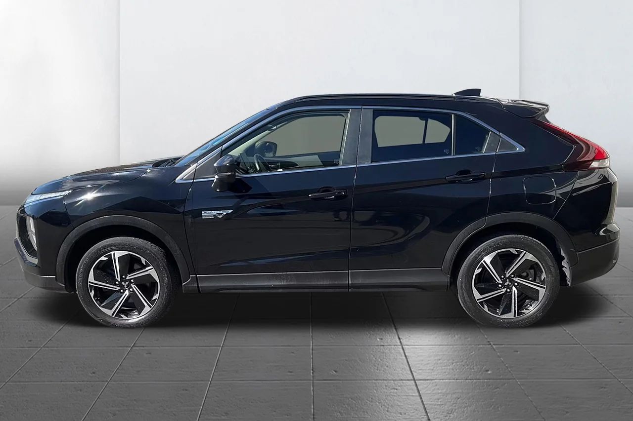 Mitsubishi Eclipse Cross PHEV 4WD Kamera CarPlay Filassist Keyless MOMS 188hk – bild 6 av 12