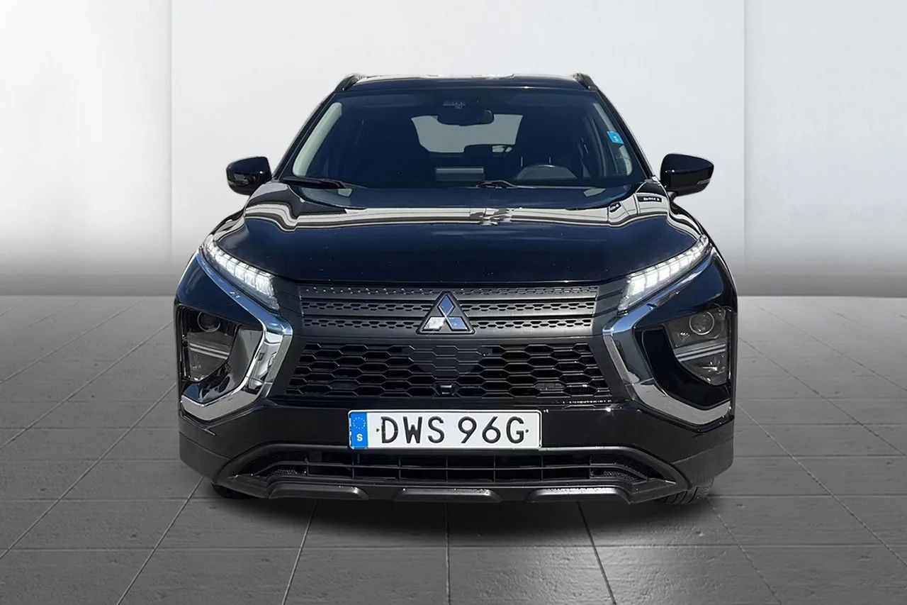 Mitsubishi Eclipse Cross PHEV 4WD Kamera CarPlay Filassist Keyless MOMS 188hk – bild 3 av 12