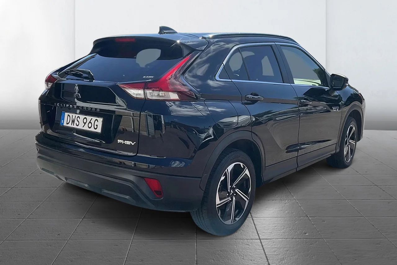 Mitsubishi Eclipse Cross PHEV 4WD Kamera CarPlay Filassist Keyless MOMS 188hk – bild 4 av 12