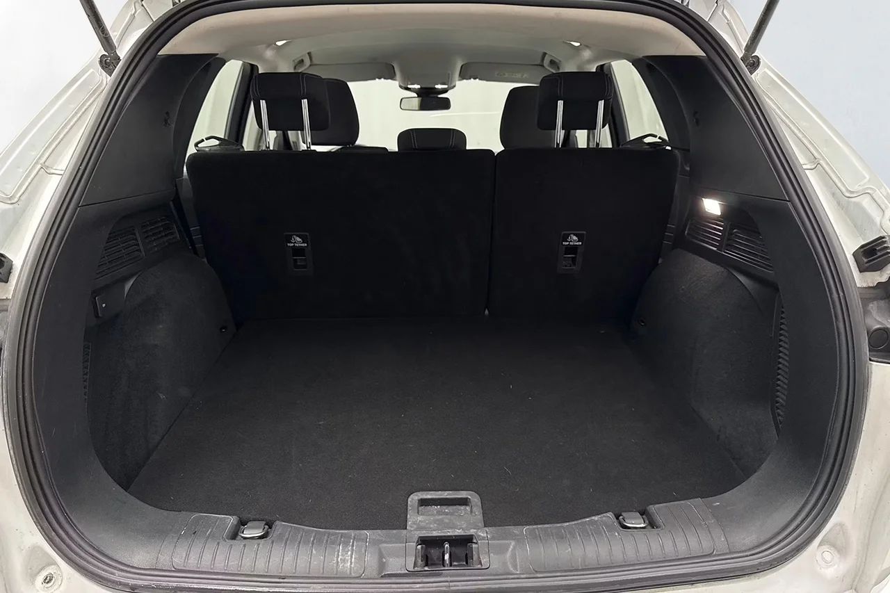 Ford Kuga Plug-In Titanium Navi Kamera Keyless Rattvärme 225hk – bild 15 av 15
