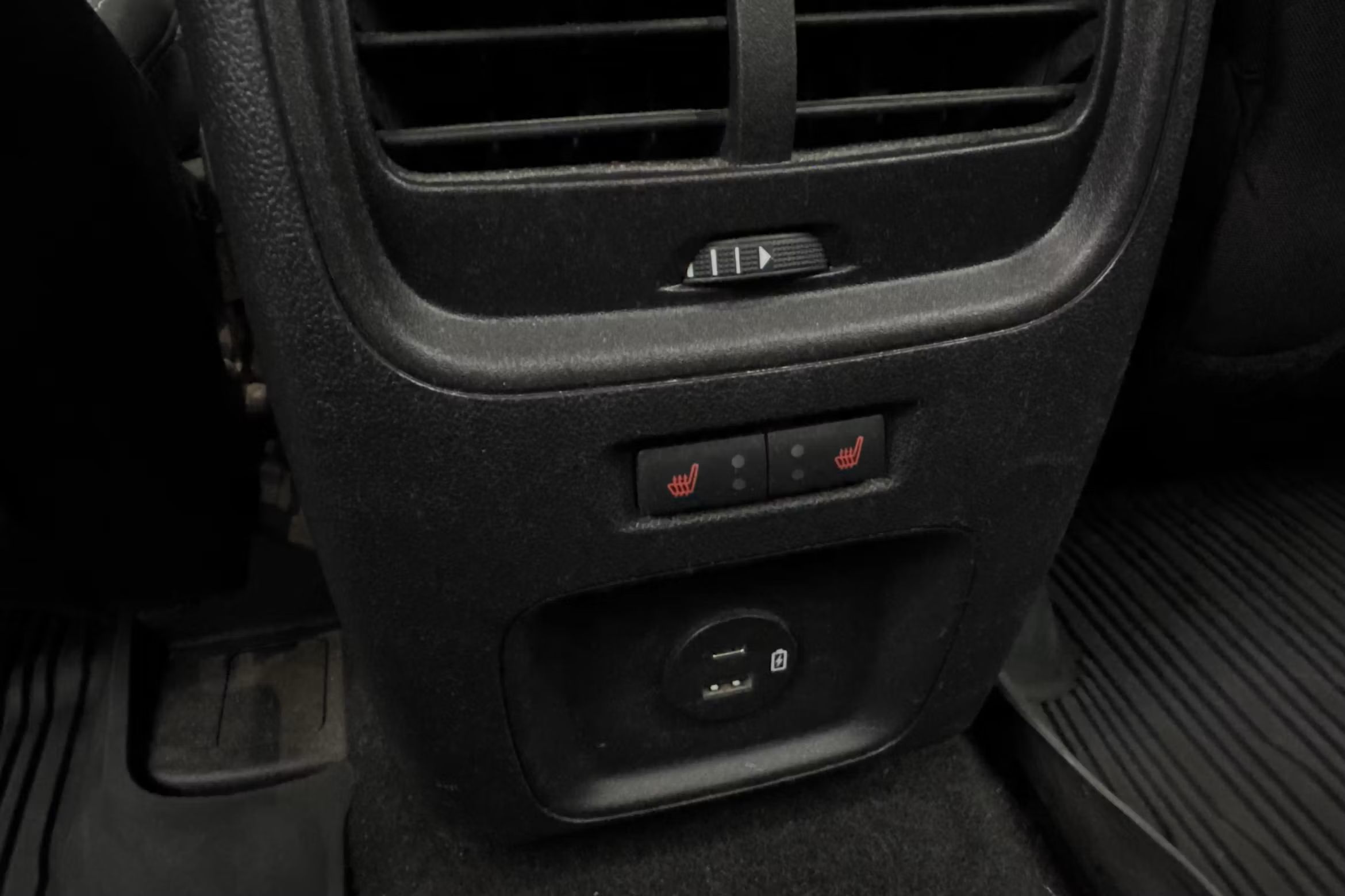 Ford Kuga Plug-In Titanium Navi Kamera Keyless Rattvärme 225hk – bild 14 av 15