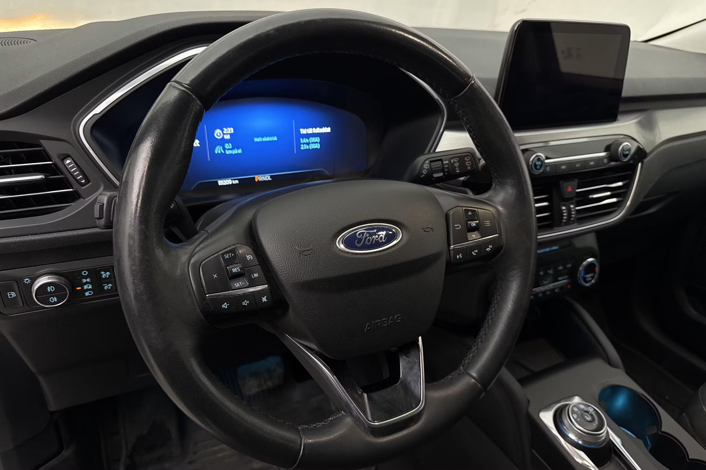 Ford Kuga Plug-In Titanium Navi Kamera Keyless Rattvärme 225hk – bild 10 av 15