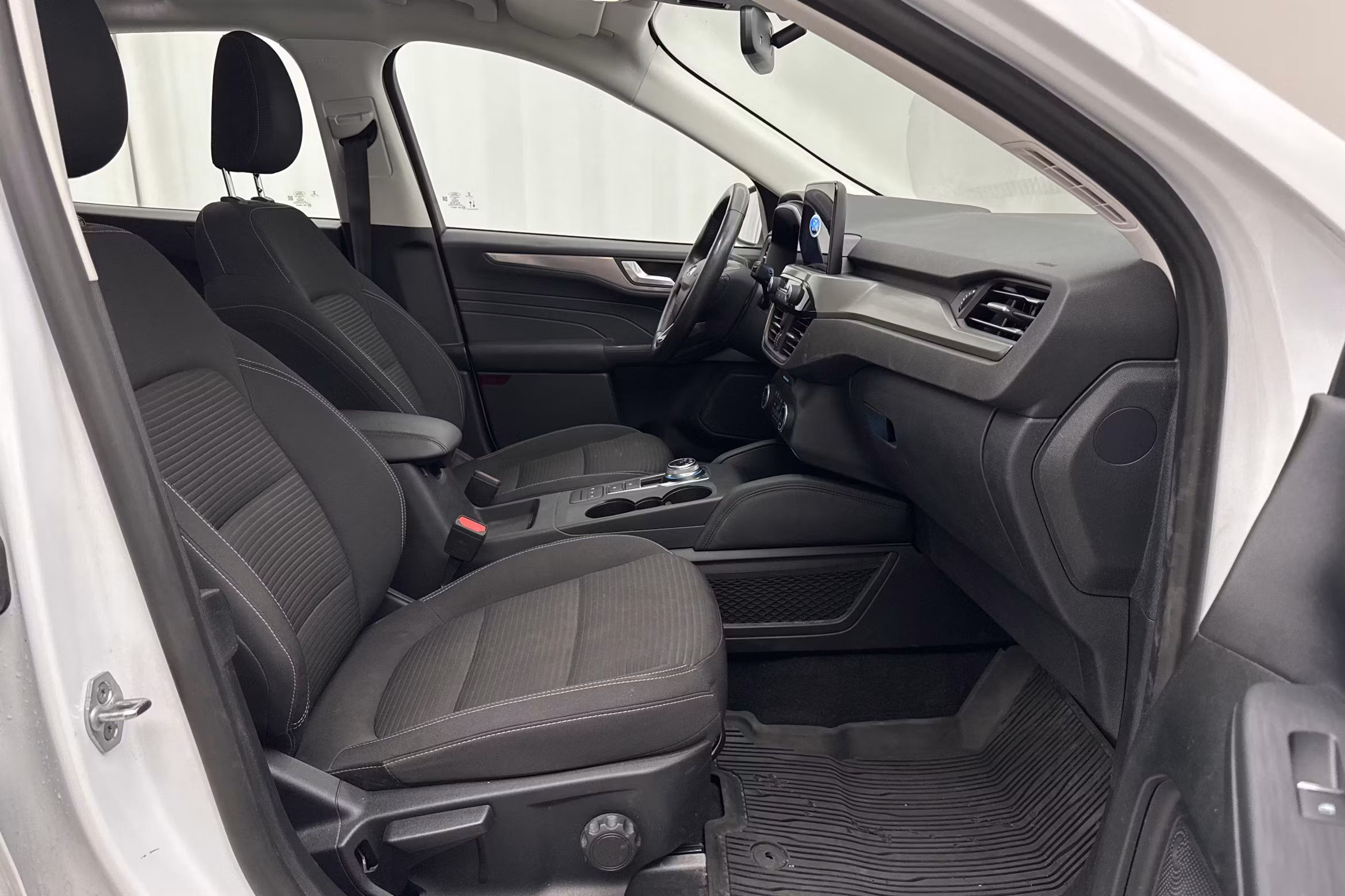 Ford Kuga Plug-In Titanium Navi Kamera Keyless Rattvärme 225hk – bild 7 av 15