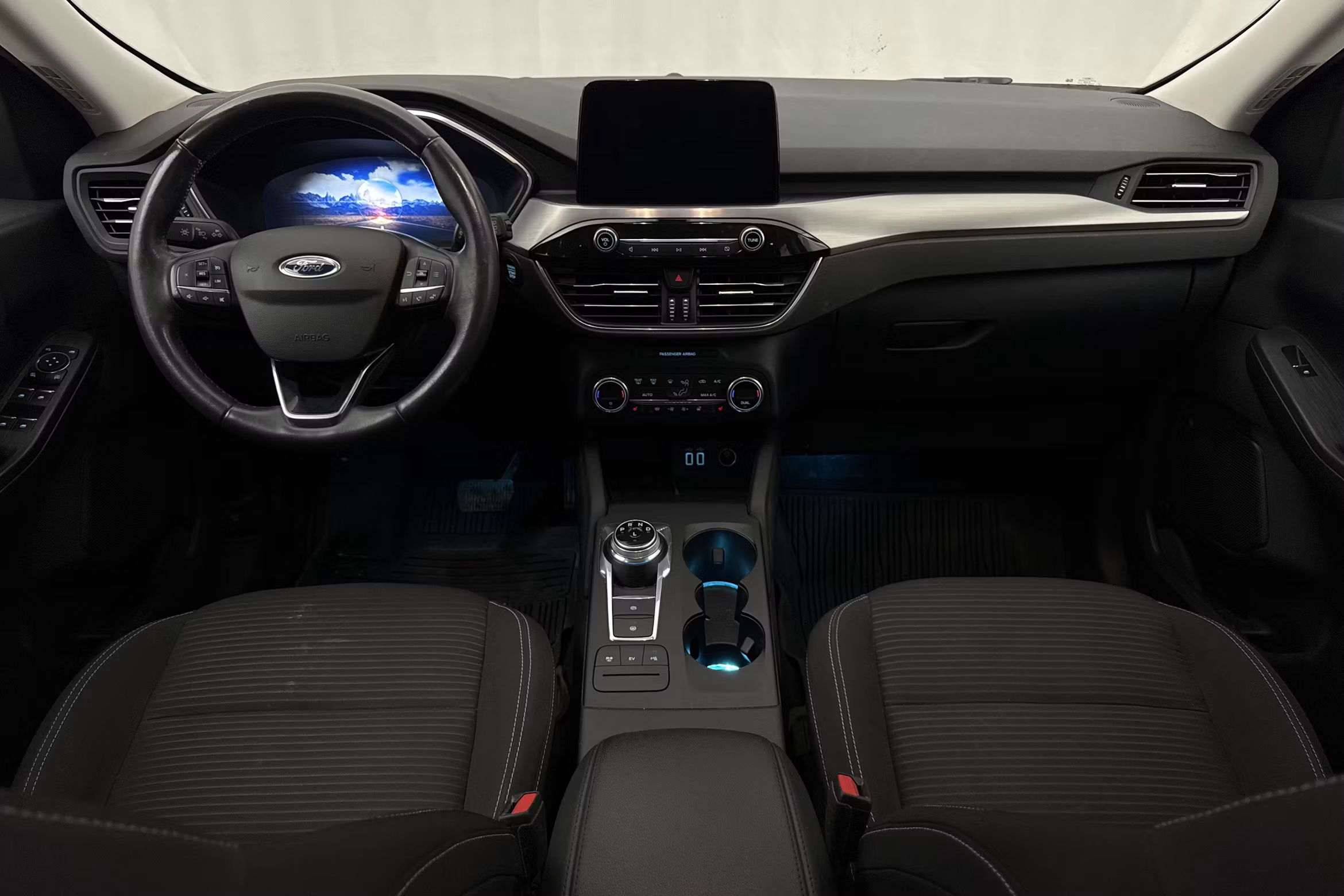 Ford Kuga Plug-In Titanium Navi Kamera Keyless Rattvärme 225hk – bild 9 av 15
