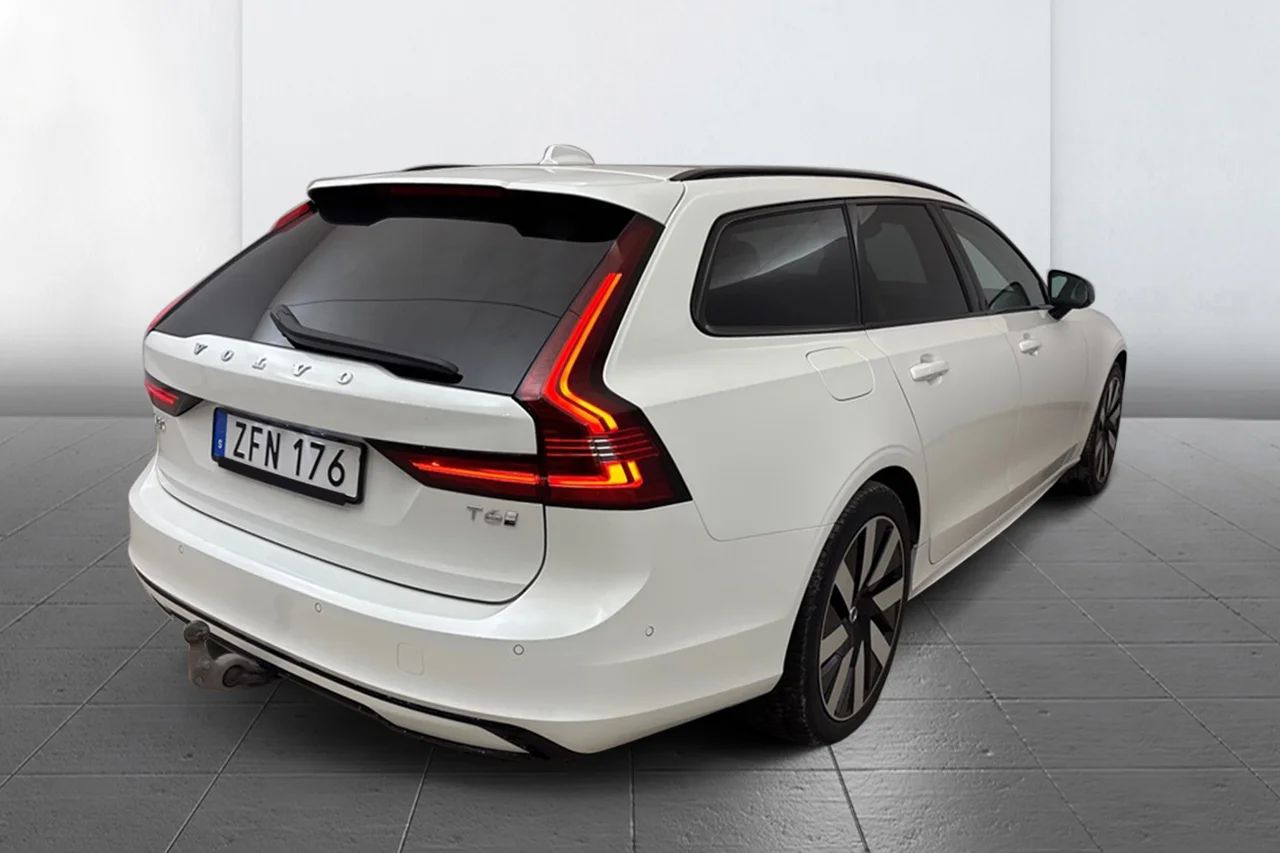 Volvo V90 T6 AWD Ultra Dark Drag Pano HUD 360° Skinn H/K 350hk – bild 5 av 15
