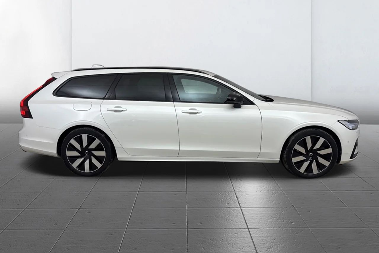 Volvo V90 T6 AWD Ultra Dark Drag Pano HUD 360° Skinn H/K 350hk – bild 4 av 15