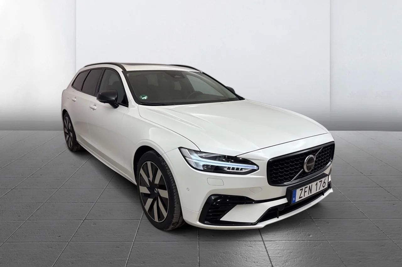Volvo V90 T6 AWD Ultra Dark Drag Pano HUD 360° Skinn H/K 350hk – bild 3 av 15