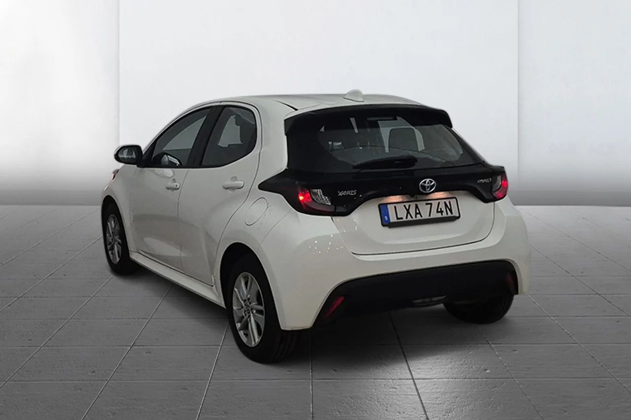 Toyota Yaris Hybrid Kamera Rattvärme AdaptivFH MOMS 116hk – bild 5 av 9