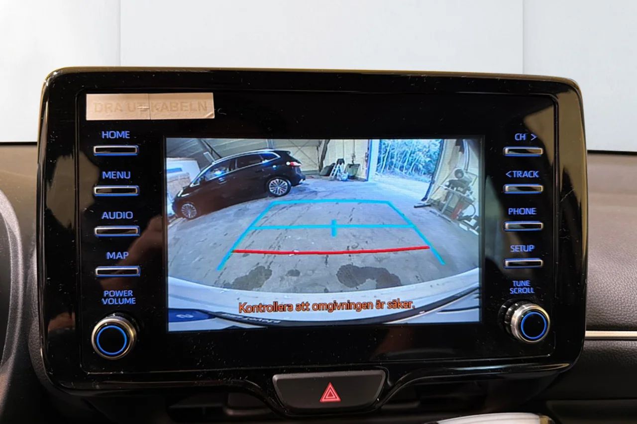 Toyota Yaris Hybrid Kamera Rattvärme AdaptivFH MOMS 116hk – bild 9 av 9