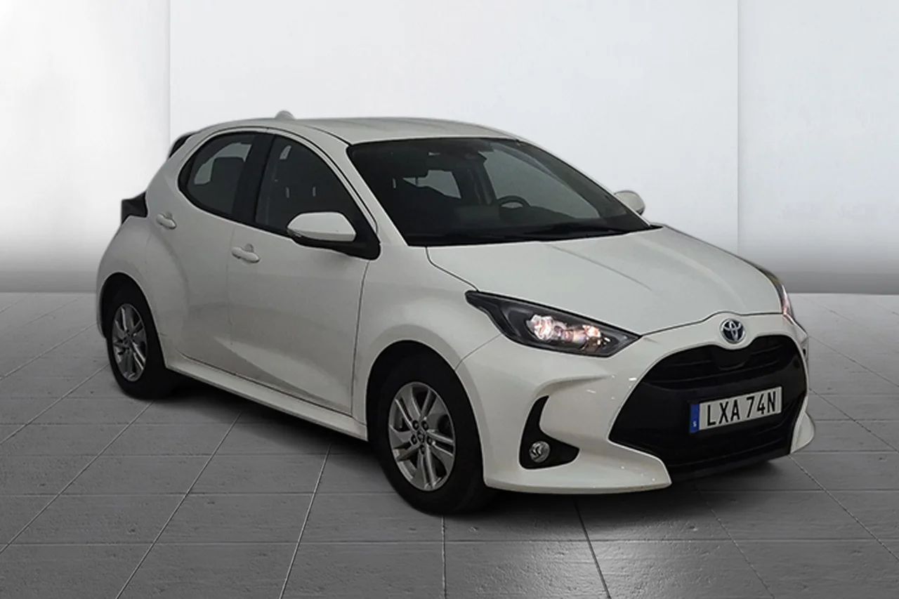 Toyota Yaris Hybrid Kamera Rattvärme AdaptivFH MOMS 116hk – bild 3 av 9