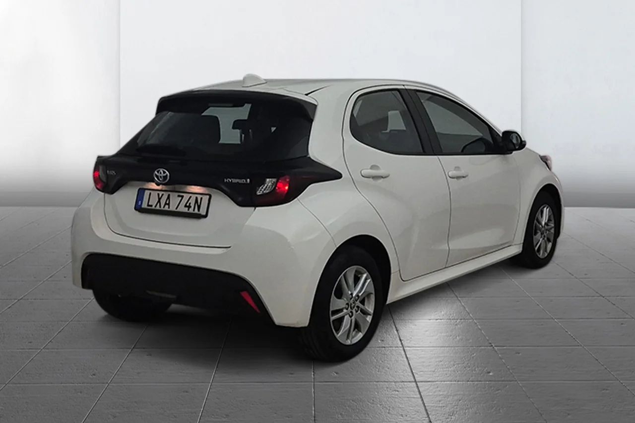 Toyota Yaris Hybrid Kamera Rattvärme AdaptivFH MOMS 116hk – bild 4 av 9