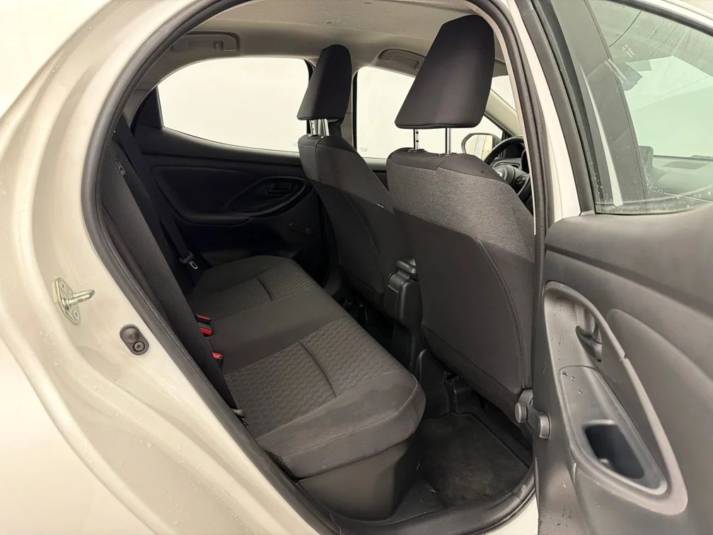 Toyota Yaris Hybrid Kamera Rattvärme AdaptivFH MOMS 116hk – bild 7 av 9