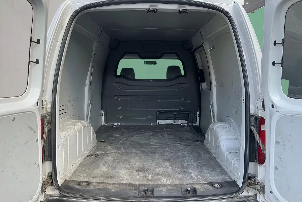 Volkswagen Caddy Maxi 2.0 TDI 4M Drag Värmare MOMS 122hk – bild 8 av 14