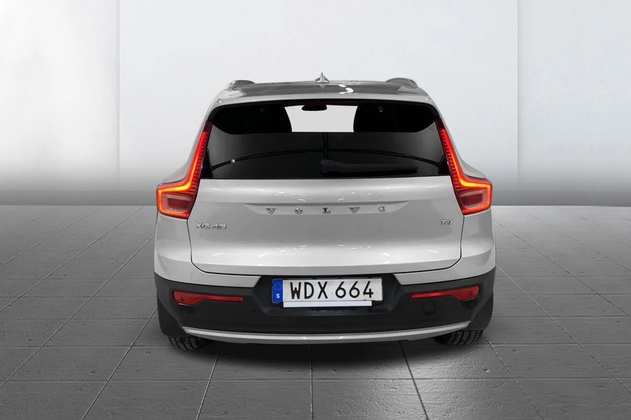 Volvo XC40 T4 Momentum Pro Skinn Stolminne Värmare 360° Navi P-Klima – bild 7 av 22