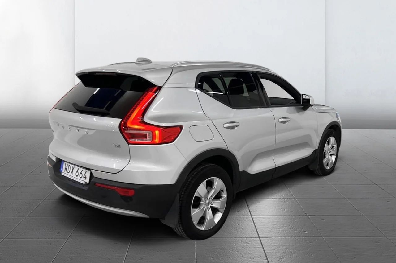 Volvo XC40 T4 Momentum Pro Skinn Stolminne Värmare 360° Navi P-Klima – bild 6 av 22