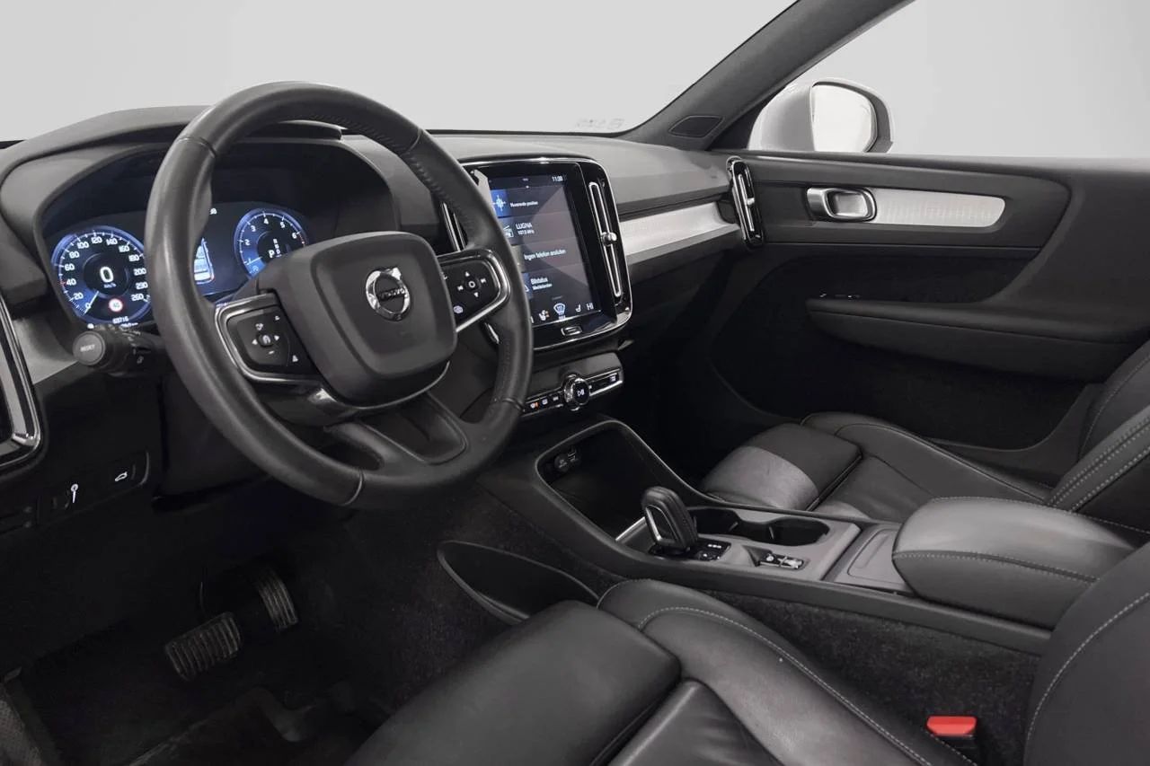 Volvo XC40 T4 Momentum Pro Skinn Stolminne Värmare 360° Navi P-Klima – bild 10 av 22