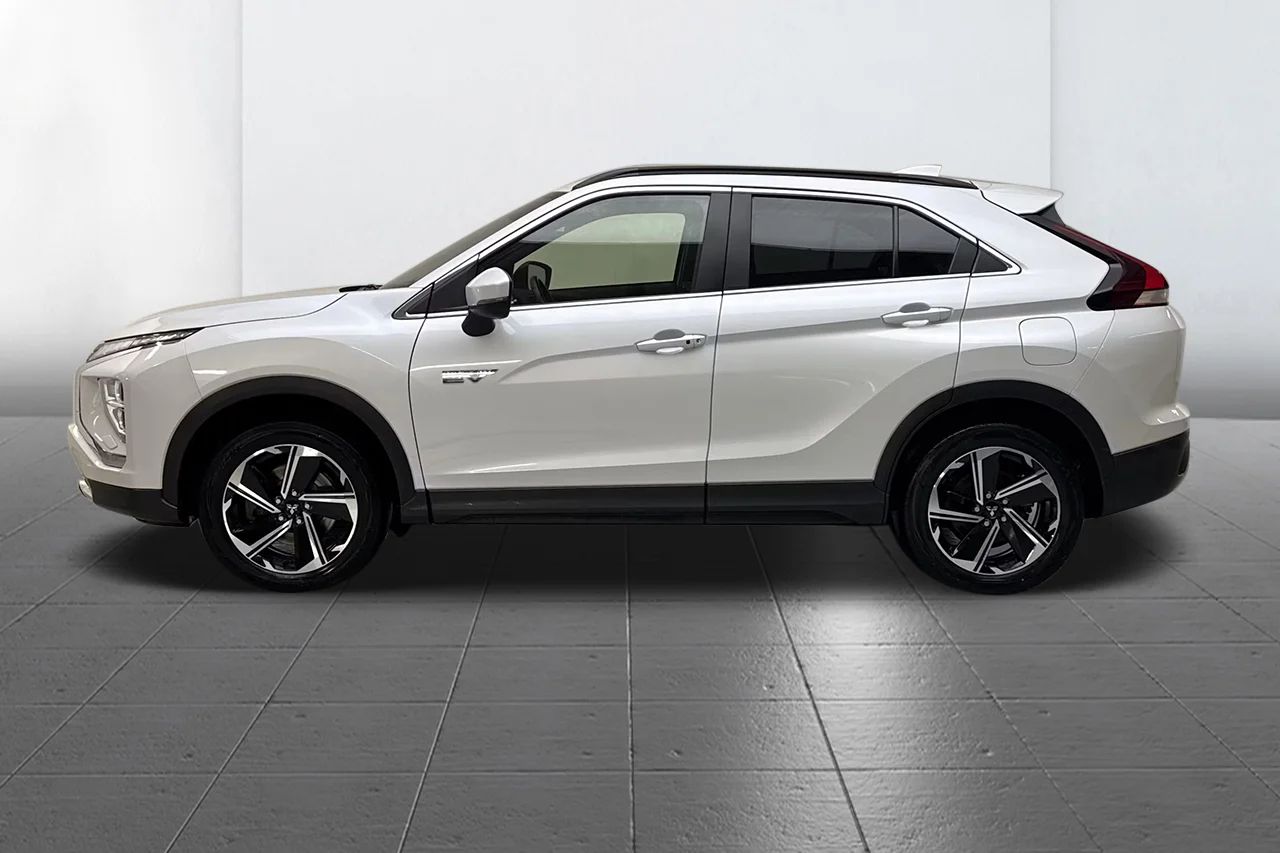 Mitsubishi Eclipse Cross PHEV 4WD Kamera P-Sens CarPlay Filassist MOMS 188hk – bild 6 av 11