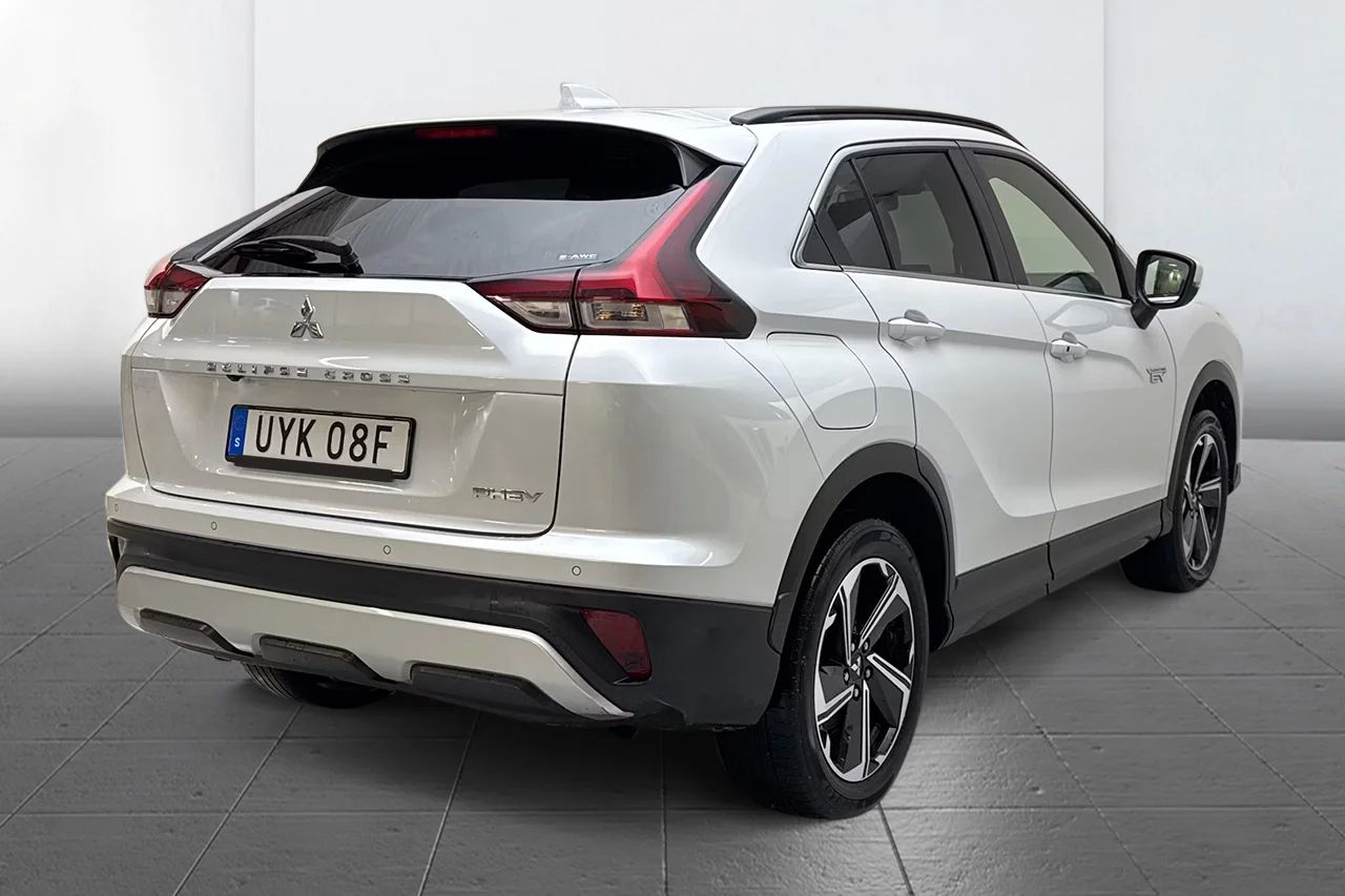 Mitsubishi Eclipse Cross PHEV 4WD Kamera P-Sens CarPlay Filassist MOMS 188hk – bild 4 av 11