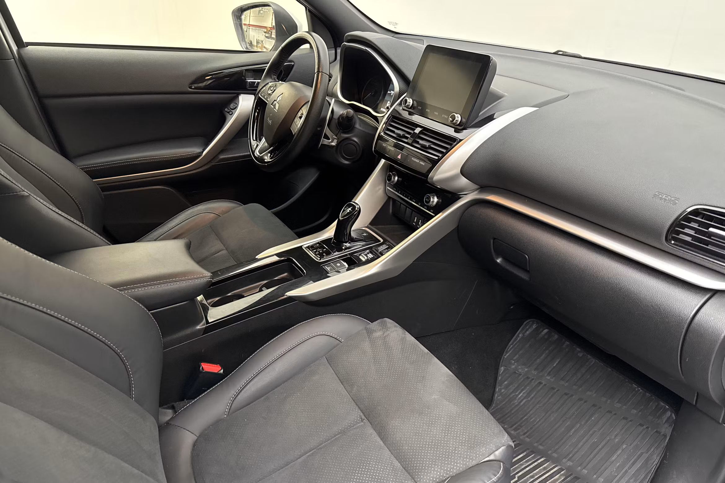 Mitsubishi Eclipse Cross PHEV 4WD Kamera P-Sens CarPlay Filassist MOMS 188hk – bild 7 av 11