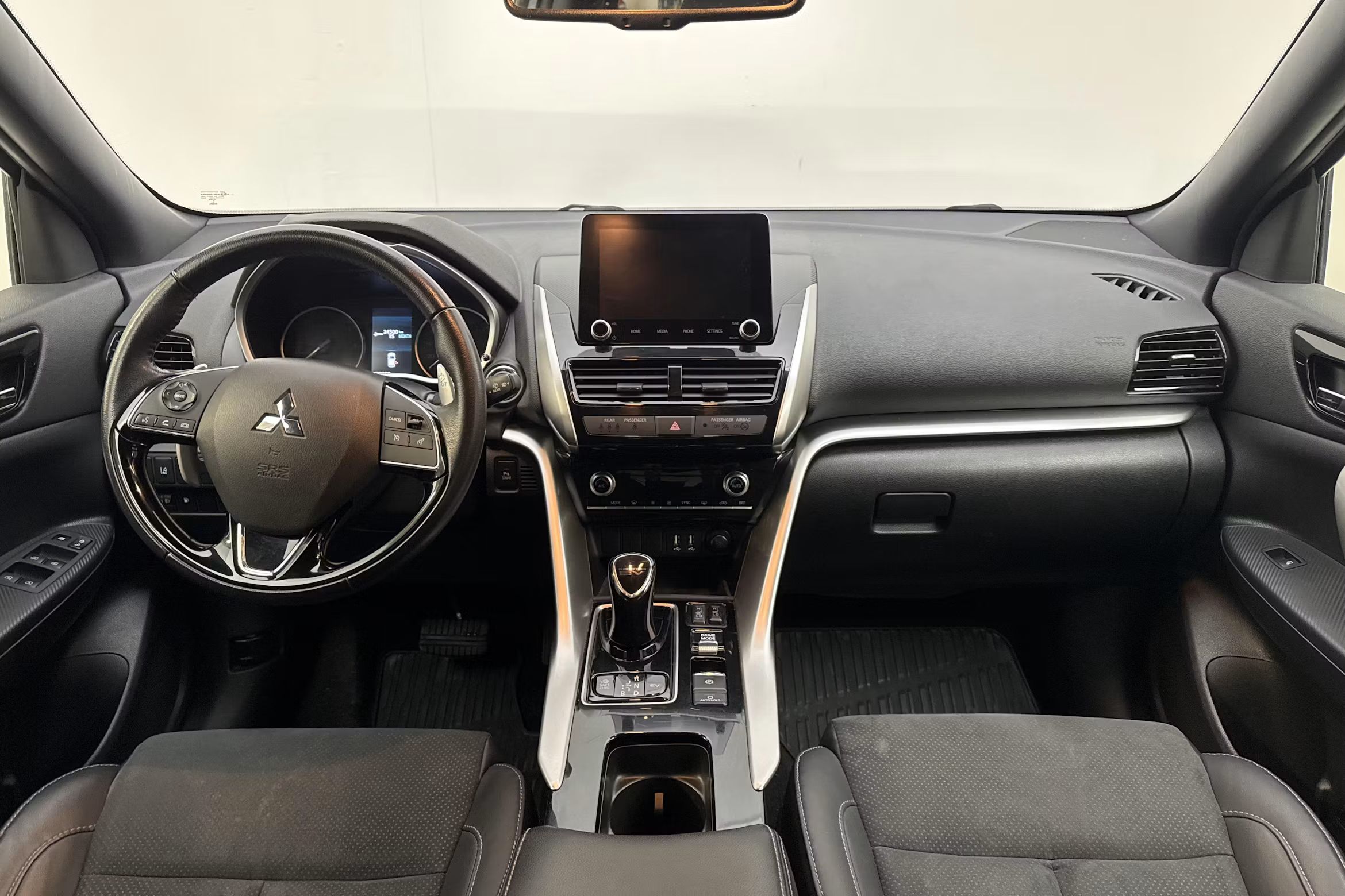 Mitsubishi Eclipse Cross PHEV 4WD Kamera P-Sens CarPlay Filassist MOMS 188hk – bild 9 av 11