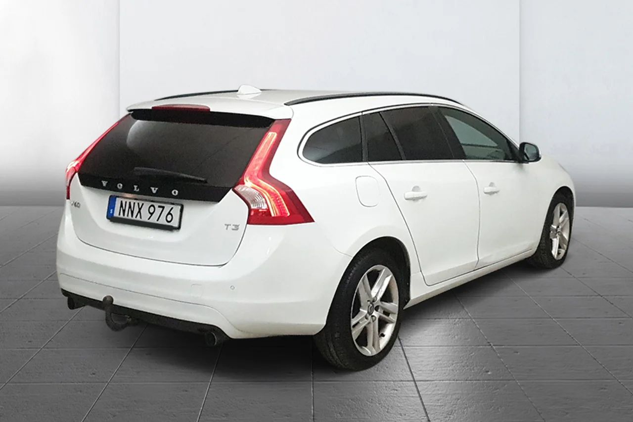 Volvo V60 T3 Momentum Drag Värmare Rattvärme VOC MOMS 152hk – bild 4 av 9