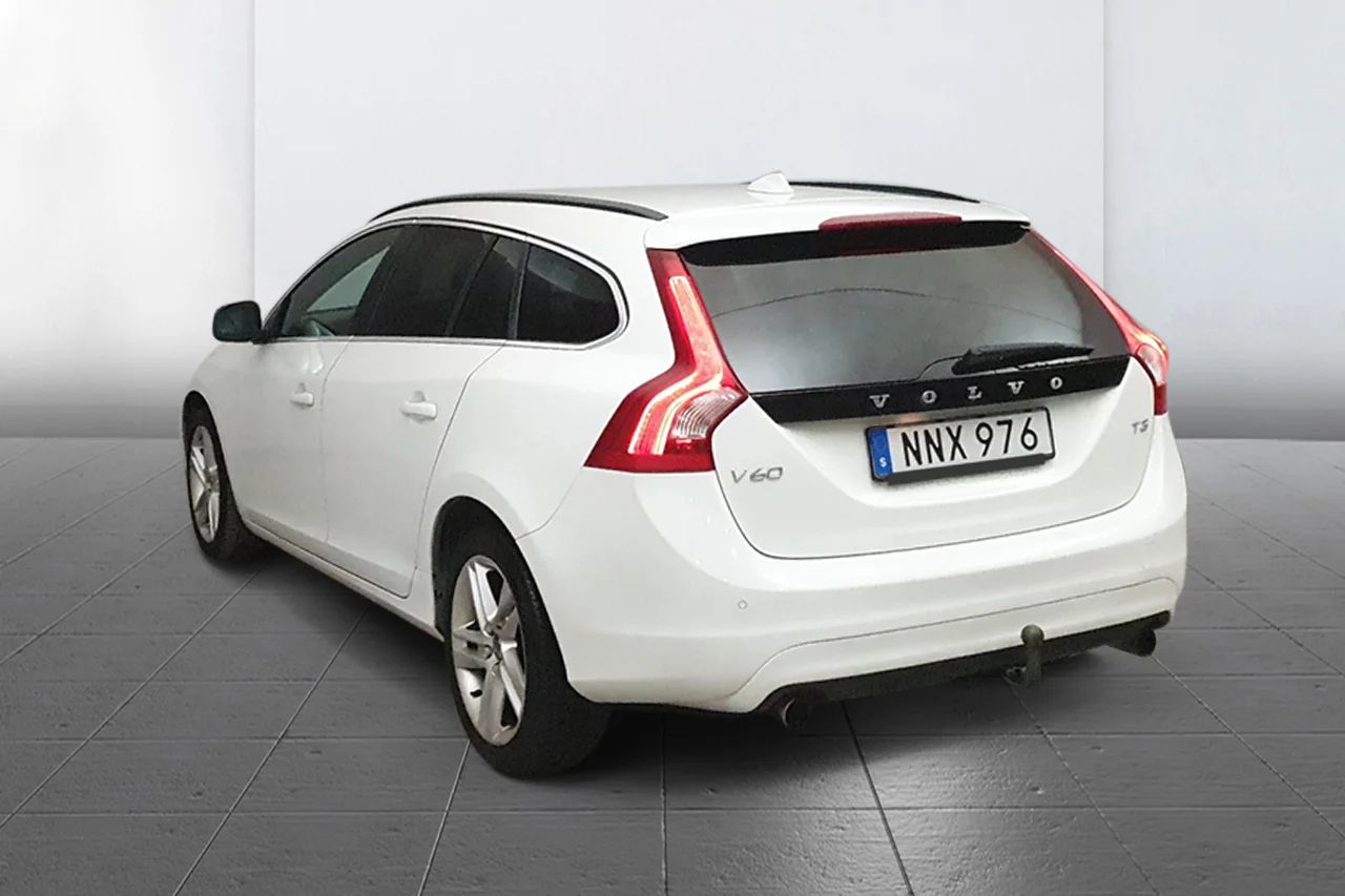 Volvo V60 T3 Momentum Drag Värmare Rattvärme VOC MOMS 152hk – bild 5 av 9