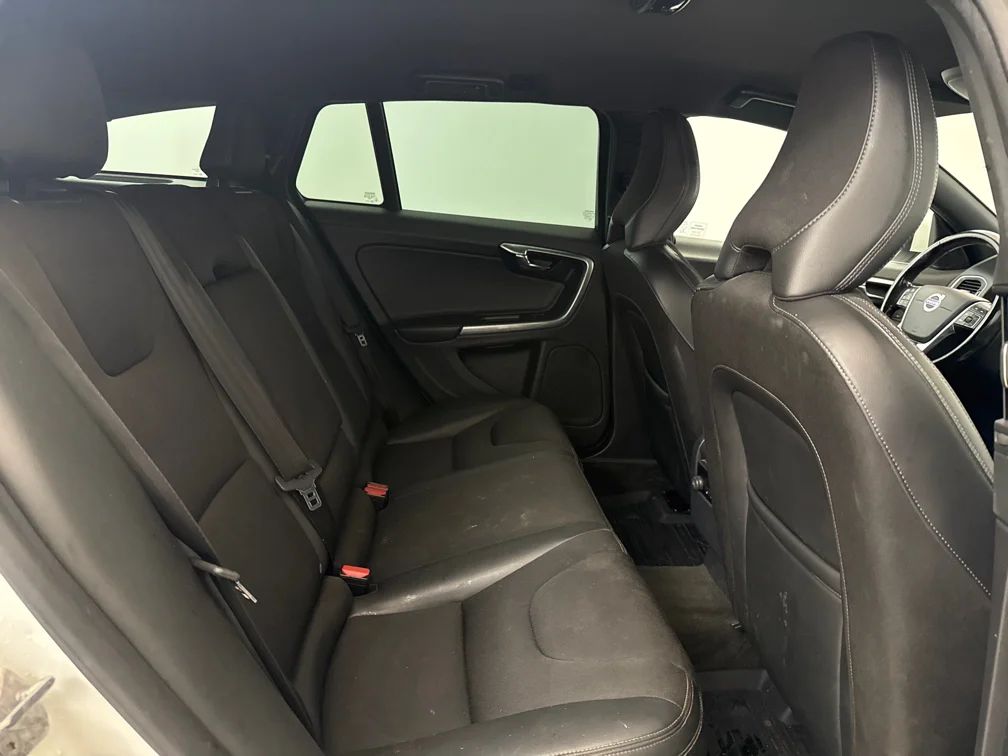 Volvo V60 T3 Momentum Drag Värmare Rattvärme VOC MOMS 152hk – bild 7 av 9