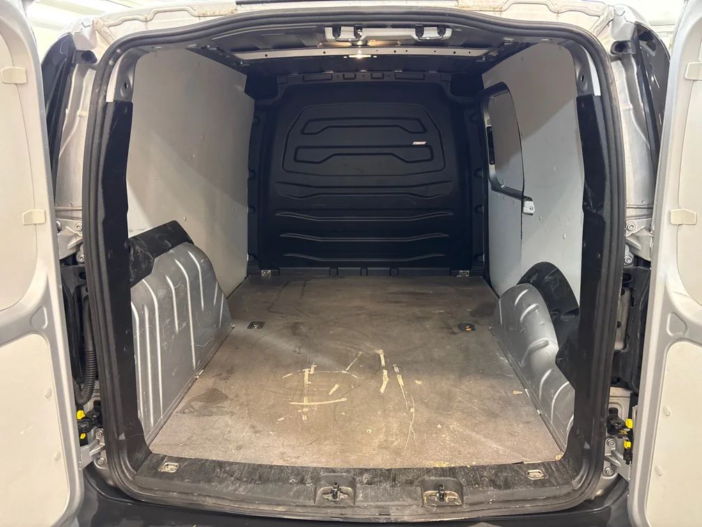 Volkswagen Caddy Maxi Cargo Maxi 2.0 TDI Aut Drag Värmare Kamera MOMS 122hk – bild 8 av 12