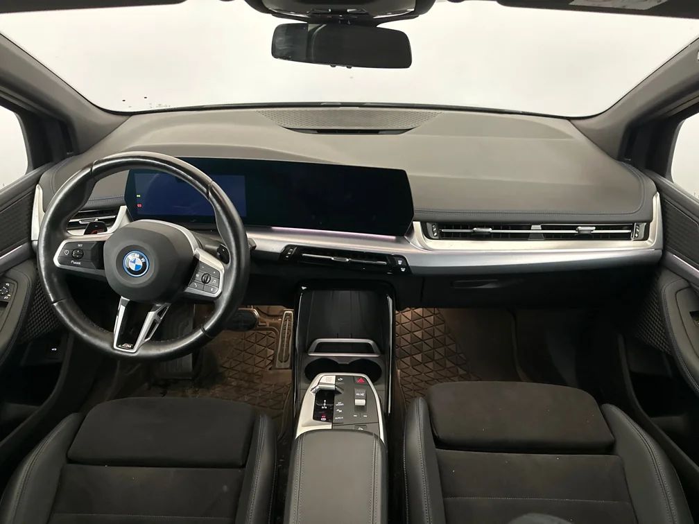 BMW 225e xDrive Active Tour M Sport Premium Navi Kamera DrivAssist+ 245hk – bild 8 av 10