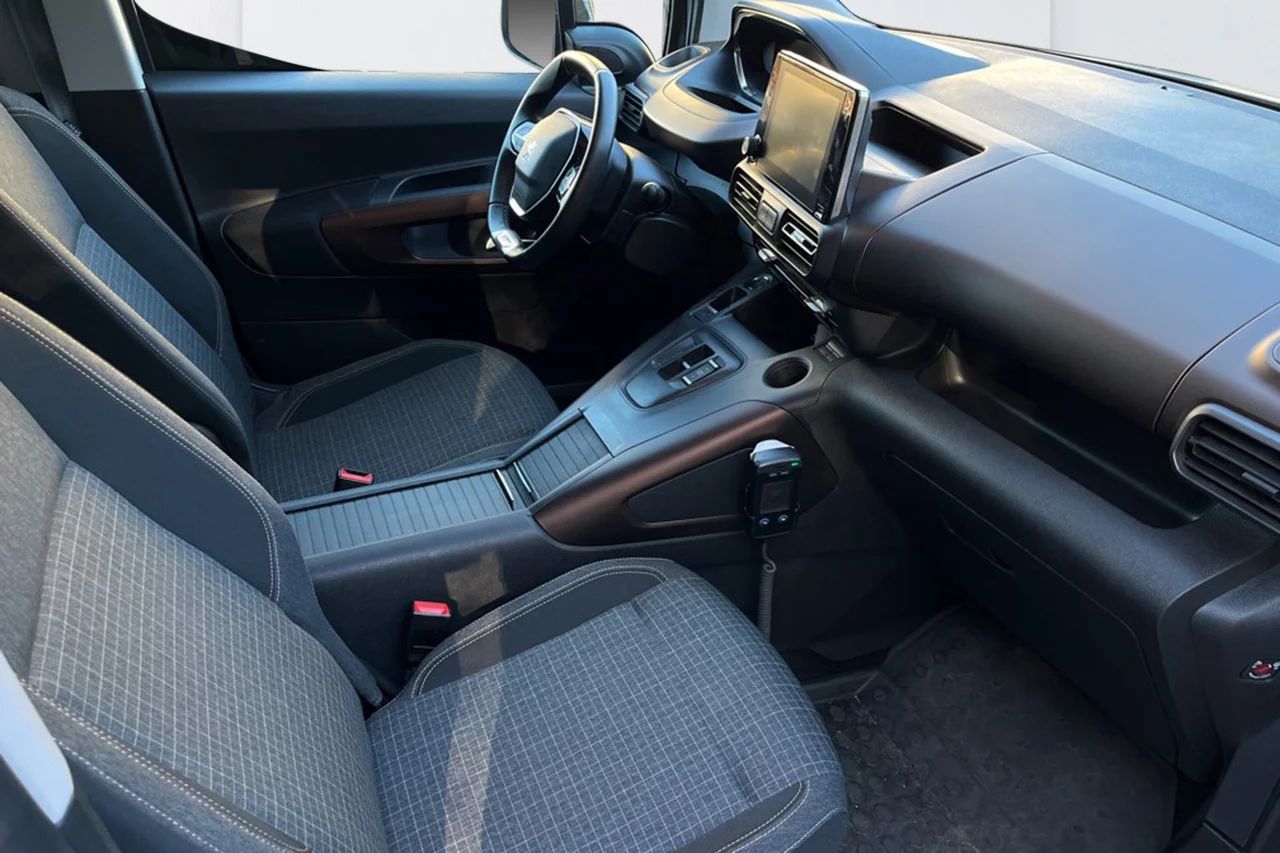 Peugeot e-Rifter GT Line 7-sits 50 kWh Cockpit Navi Kamera MOMS 136hk – bild 6 av 10