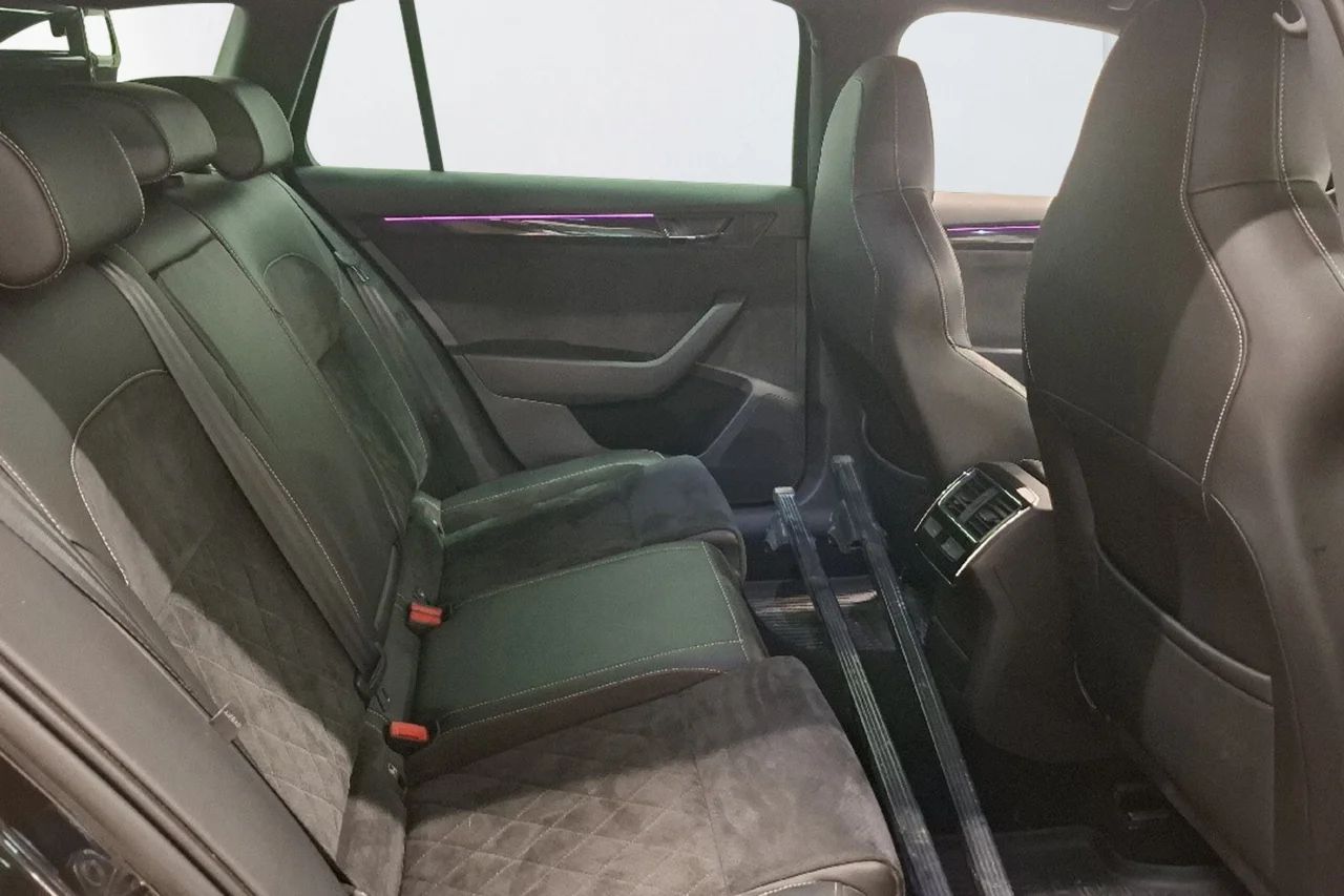 Škoda Superb 2.0 TDI 4x4 Business Sportline Drag Värmare Kamera CANTON – bild 9 av 12