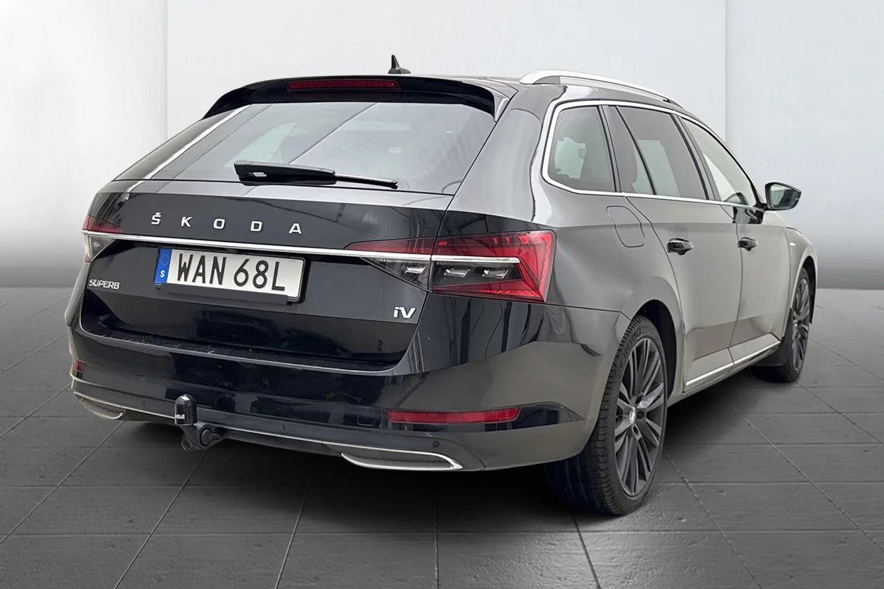Škoda Superb iV Combi L&K Drag Värmare Skinn Canton MOMS 218hk – bild 4 av 14
