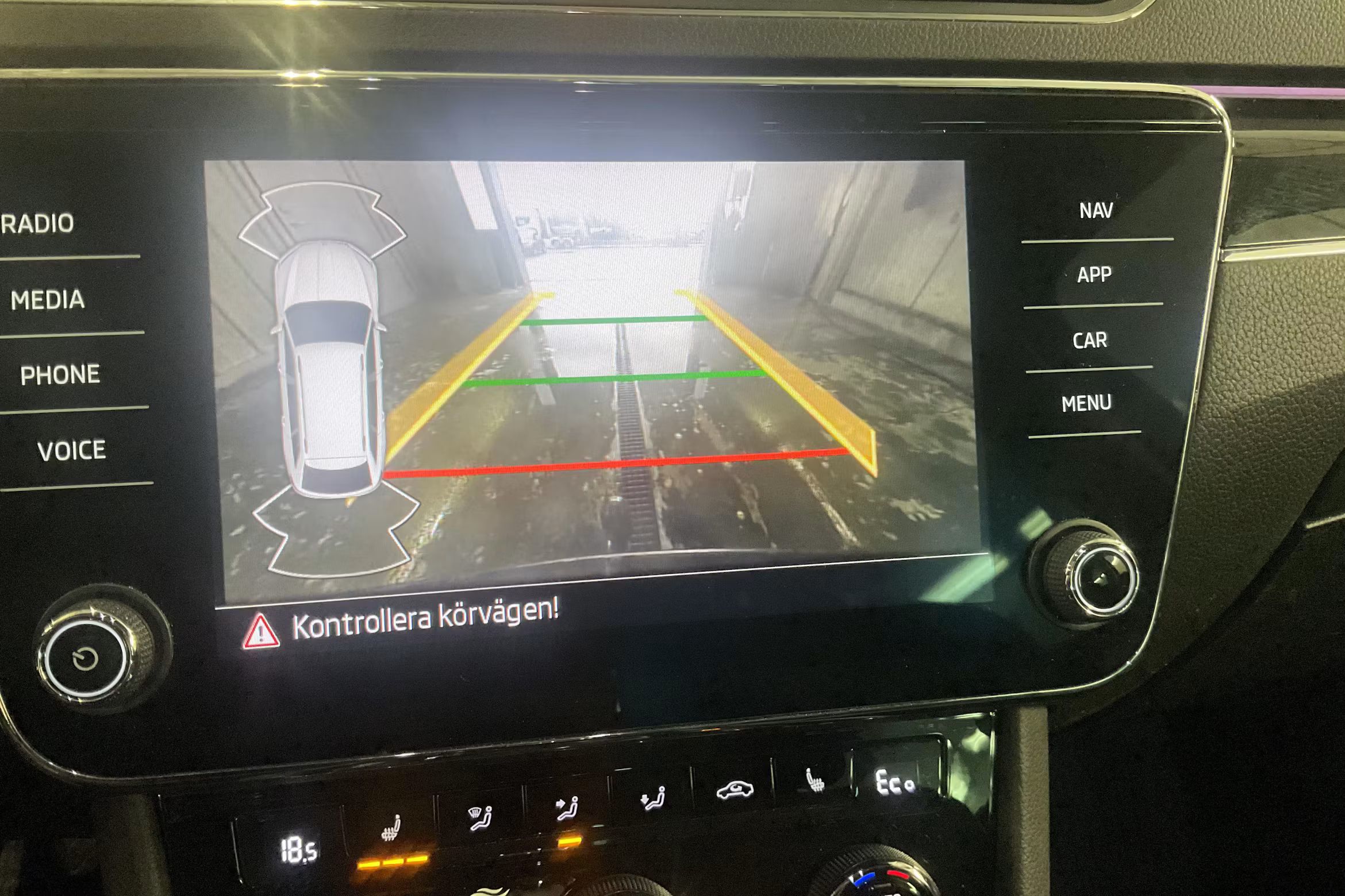 Škoda Superb iV Combi L&K Drag Värmare Skinn Canton MOMS 218hk – bild 12 av 14