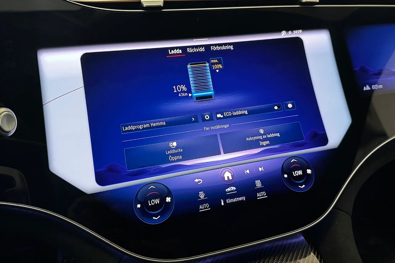 Mercedes-Benz AMG EQS 53 4MATIC+ Nappa Pano HUD Luftfjädring Massage 360° Passagerarskärm 658hk – bild 37 av 62