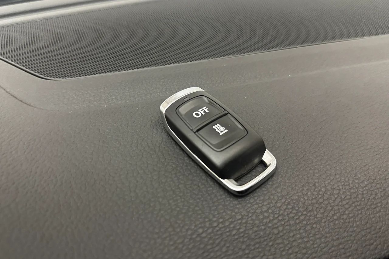 Volkswagen Passat 2.0 TDI Sedan 4Motion GT R-Line Executive Drag Läder Värmare 190hk – bild 33 av 37