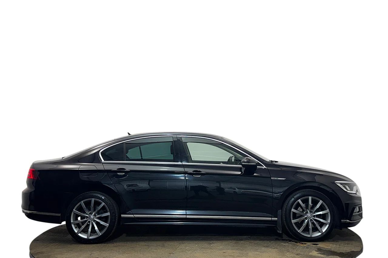 Volkswagen Passat 2.0 TDI Sedan 4Motion GT R-Line Executive Drag Läder Värmare 190hk – bild 4 av 37