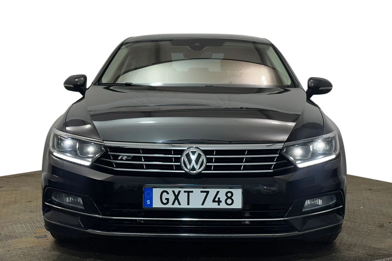 Volkswagen Passat 2.0 TDI Sedan 4Motion GT R-Line Executive Drag Läder Värmare 190hk – bild 2 av 37