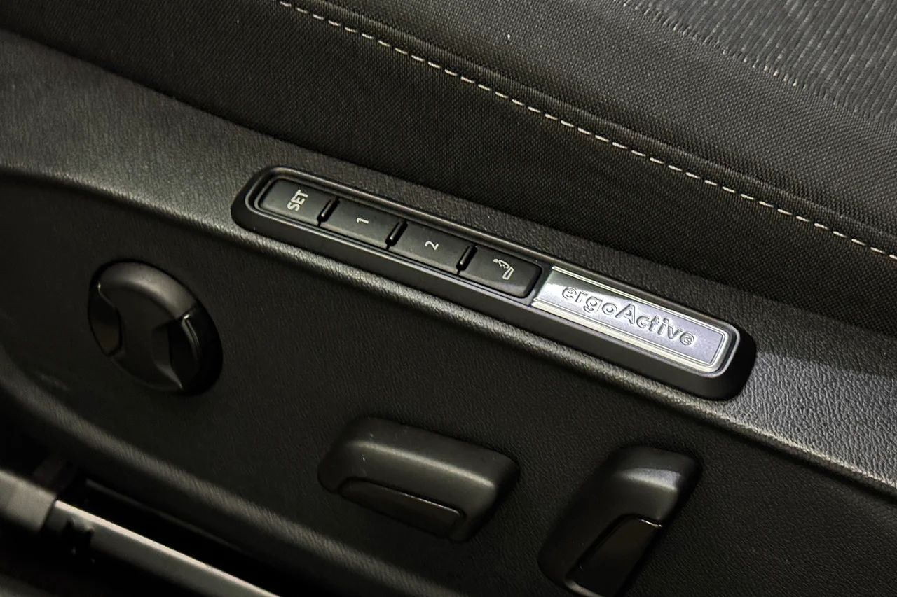 Volkswagen Golf Sportscombi 1.5 eTSI Automat Massage Nav Kamera Cockpit Keyless MOMS – bild 14 av 34
