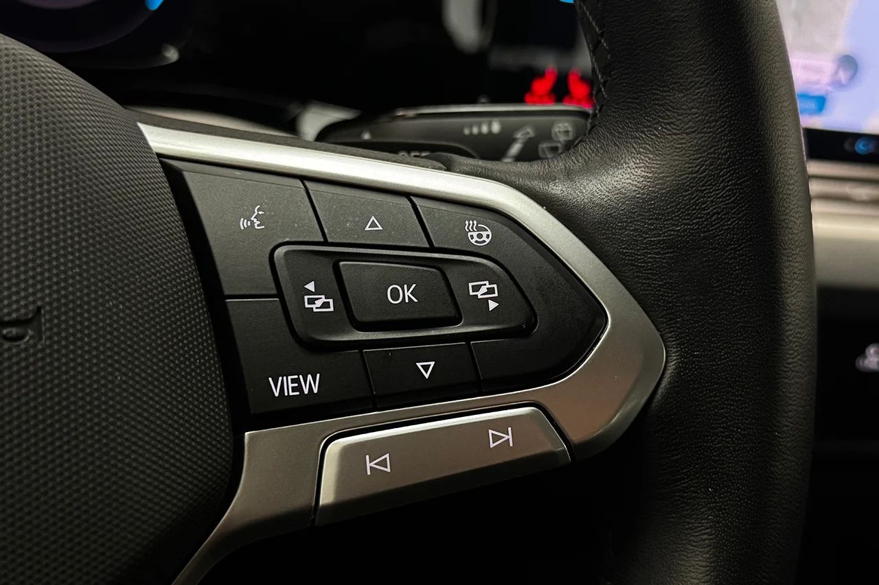 Volkswagen Golf Sportscombi 1.5 eTSI Automat Massage Nav Kamera Cockpit Keyless MOMS – bild 21 av 34